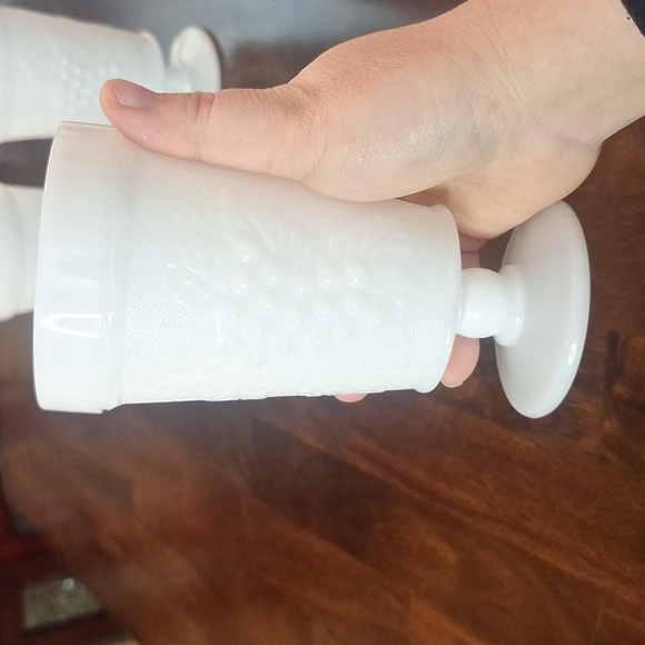 Vintage 4pc Milk Glass Goblet Set - Picture 5 of 7